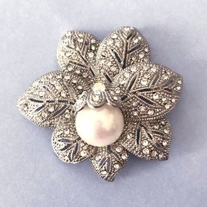 SILVER AND PEARL BROOCH / SCARF CLIP